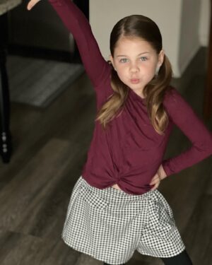 Pyper Braun Instagram - Channeling her inner diva today! It was a rough week, so this week we will meditate on patience and peace! Xo!
•
•
#patience #peace #calm #keeptrying #dontgiveup #reachforthestars #proudmom #onwardsandupwards #justkeepswimming