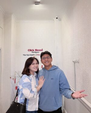 Qausar Harta Yudana Instagram - Recharge our skin condition✨ emang udah paling pollll weekend tuh mainnya ke @myclickhouse pulangnya pasti happyy krn wajah balik cerah lagii🥰🥰 #akusudahkeclickhouse #recharge #glowing #maqau