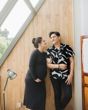 Qausar Harta Yudana Instagram - Masyallahh gasabar nunggu maqau junior💜💜 kalau sesuai hpl persis sama ultah @qausarhy hihiii doain yaaa kuat lancar dan sehat sampe hari H.. Bismillahhhh👶🏻👶🏻💙🙏🏻✨ 
. 
#babytwins #babyboy #pregnancy #maqau