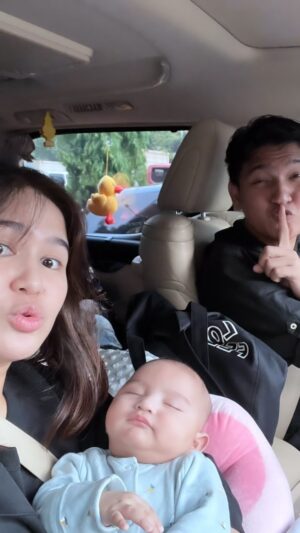 Qausar Harta Yudana Instagram - Cintanya aku👶🏻💙🩵 #babytwin #family #maqau #babyboy #twin #lv