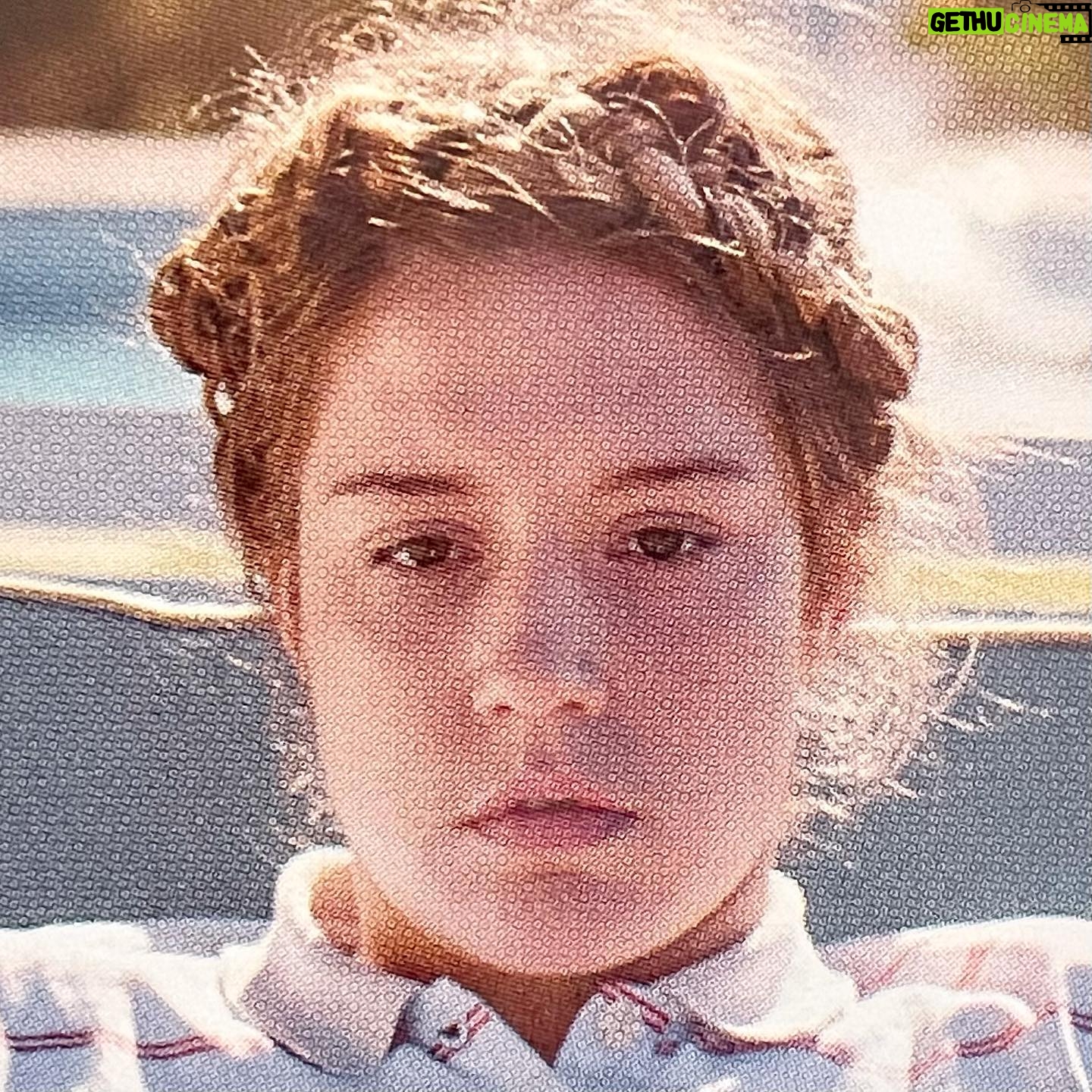 Quentin Dupieux - 5.7K Likes - MANDIBULES dans les cahiers de Novembre !! Bisous @hugoselignac @davidmarsais @gregoireludig @adeleexarchopoulos @india.hair @elvis.romeo @coralierussier @raphael.quenard #brunolochet @metronomy @clsfxatelier69 @clement.wintz @afonsoliv et toute lāeĢquipe du film !!! Sortie le ____ ?