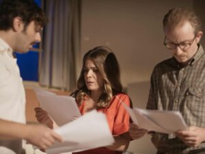 Quentin Dupieux Instagram - • YANNICK TEASER ✌🏻 • le 2 Août au cinéma • avec @raphael.quenard @blanche.gardin @piomarmai @sebastien.chassagne @agneshurstel • produit par @atelierdeproduction @hugoselignac @mroizo distribué par @diaphana ⭐️⭐️⭐️⭐️⭐️