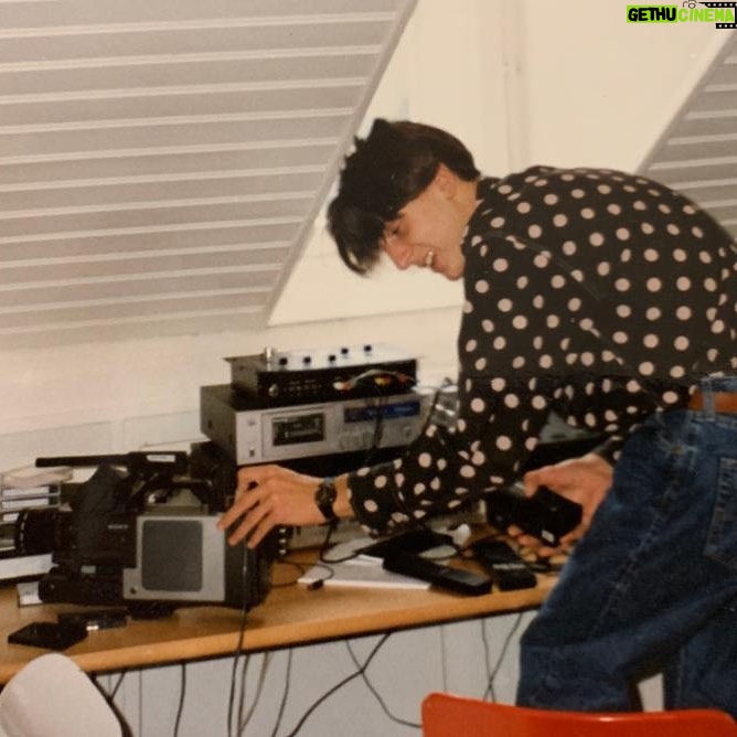 Quentin Dupieux - 6.2K Likes - Early 90ās ⢠Editing a terrible short film using my beloved Sonyā¢ļøv100 (š¹) , a VHS deck (š¼) and some shitty cables. 30 years later, i still love doing this, nothing has changed really, I just bought few shirts (#styledemalade) Today Iām done cutting my new movie MANDIBULES and iām happy ⢠gros bisous Jean Emmanuel Medioni, je sais que tu me vois, je garde ton Ambicoā¢ļø avec moi ā¤ļøšš» (Photo by Bert_bernus_Billaudel) ā¢