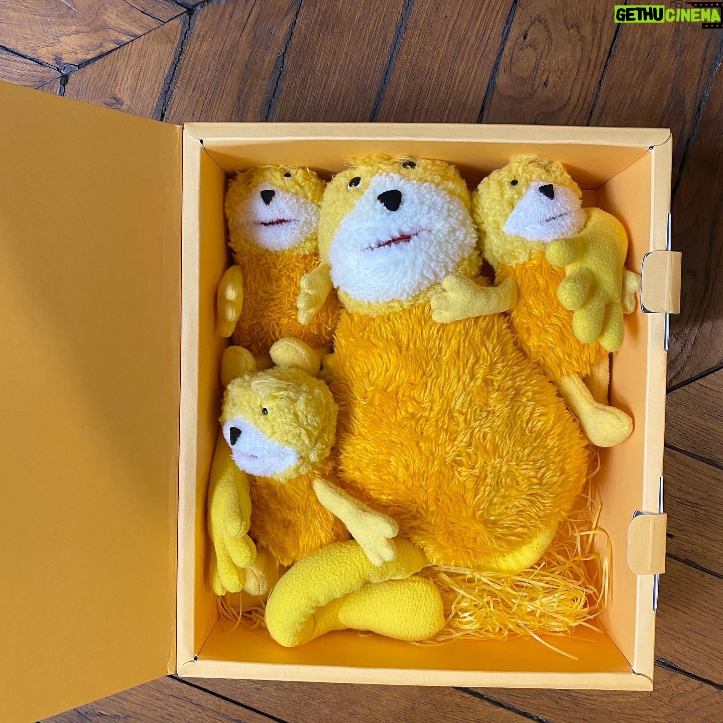 Quentin Dupieux - 6.7K Likes - šØALMOST SOLD OUT ALERT šØ
Only few Flat Eric collectorās boxes left !!! šš»šš» thanks @michael_lamjc @club75 @arr.allrightsreserved @edbanger @wearepartizan for this success !! ā”ļø Starting NOW : all the boxes ordered will be signed by @mroizo !! š Be luckyš: one box contains 3 Flat Eric Junior instead of one (see photo š£š£š£) Hurry up, the flatericshop.com will close on January 31st at midnight !
Bisous !