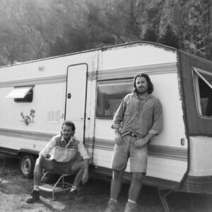 Quentin Dupieux Instagram - Confinés dans mon film, Manu et JeanGab attendent tranquillos que le bordel se tasse. Bientôt ? 😷 #mandibules #dupieux #gregoireludig #davidmarsais #taureau #caravane #35mm (📸 @mroizo )
