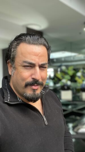 Rabie Kati Instagram - " جلّ من لا يخطئ " …. 

كوميديا الموقف التي قلما تتحقق في أعمالنا الفنية المغربية ..

سلسلة " الشياطين لا تتوب " نموذج حي 

لكوميديا الموقف الذكية …

المشهد الاكثر تداولا عند الجمهور المغربي …

" الراقي عبد السلام " داخ و تلف … يا عيني …

@rabiekati @hamid_ziane_ @saharseddiki @nada.haddaoui @belemjahad_l_acteur @monafrique_prodcom @damoubrahim 
#rabie_kati #actor #star #comedie #comedy #ramadan #2m 
#ربيع_القاطي #كوميديا_الموقف #كوميديا #الفن #المغرب #رمضان #مسلسلات #دراما#الراقي #الرقية #الشياطين_لا_تتوب #