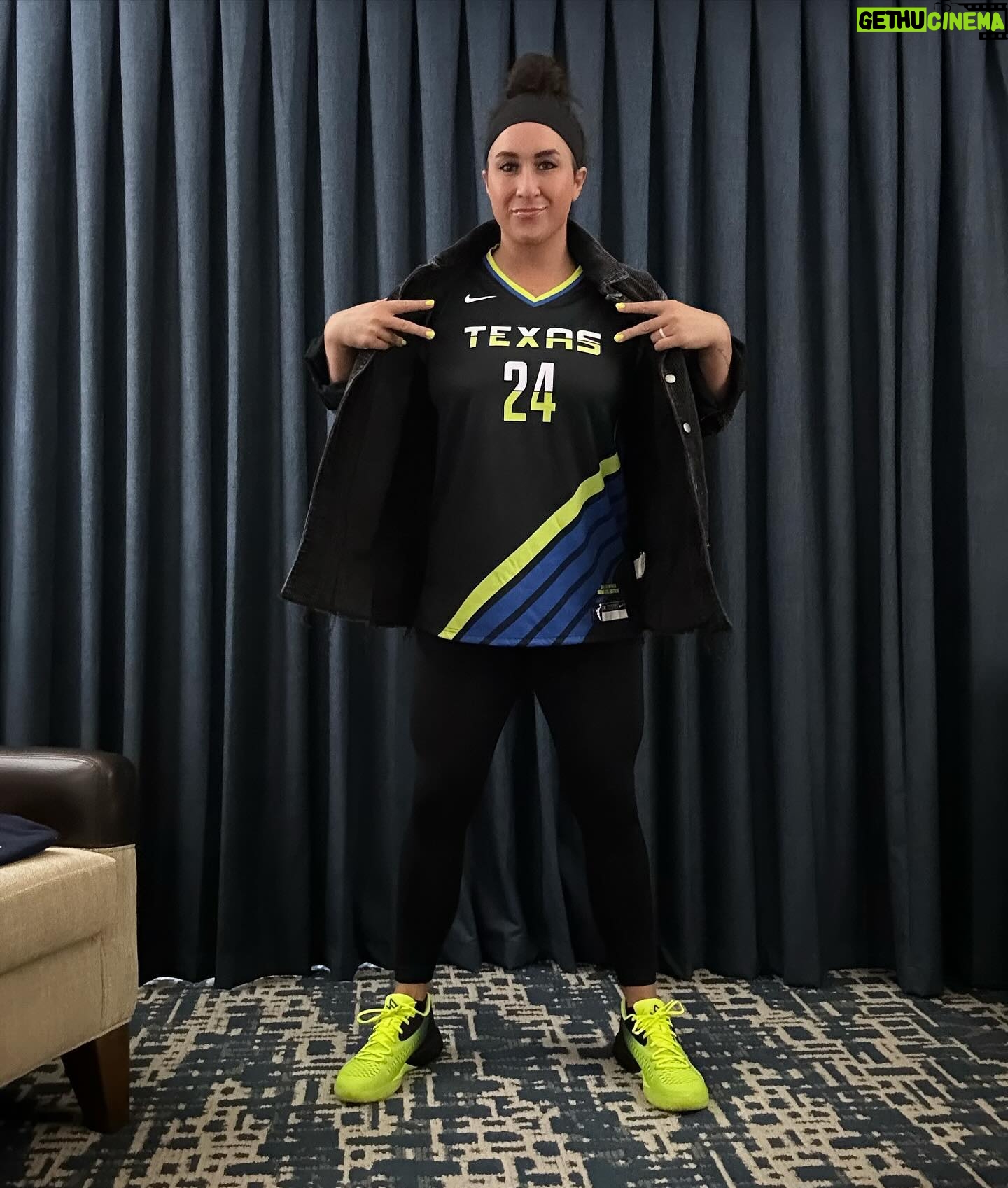 Rachael Ellering - 0.9K Likes - Happy @ringofhonor Final Battle Day, everyone! Had to rep the 2024 WNBA MVP @arike_ogunbowale & the @dallaswings š LETS GOOOOOO!