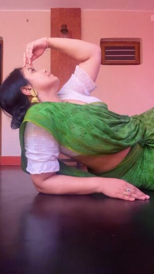 Rachana Narayanankutty Instagram - From the drafts…. She is Virahothkhanditha Nayika 😢🥺☹️🙂‍↔️😕 An interpretation for the song from the movie Mothers Laptop, sung and composed by ever respected @sreevalsanj Chettan. 🤍🙏🏼 #dancer #favoritesong #favoritecomposer #favoritesinger #sreevalsanjmenon #rachananarayanankutty