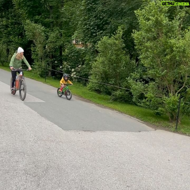 Rachel Atherton - 9.1K Likes - LEOGANG ❤️🤩🙏🏽👍 we had SUCH a good time, coming on holiday to watch a World Cup was actually so good! Meeting loads of you guys, and
I got to do a bit of commentary which was so fun 🙏🏽 & hang out with my girl in the most epic place & watch her bike skills progress and buy her a full face helmet & she looks so cute in it 🥰😂
and then watch the World Cup race!
So so good :-)
We don’t want to leave this place - it’s so nice to experience these venues in a different way to when I was racing!
YouTube vlog dropping tomorrow 🥰😜
.
@biohotelrupertus thank you so much ❤️
@bikeparkleogang ❤️
@redbulluk
@athertonbikes