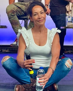 Rachel Luttrell Instagram - Photos approved by my daughter Ridley 😊⠀
⠀
⠀
⠀
⠀
#basingstokecomiccon #basingstoke #stargateatlantis #grateful 
⠀
⠀