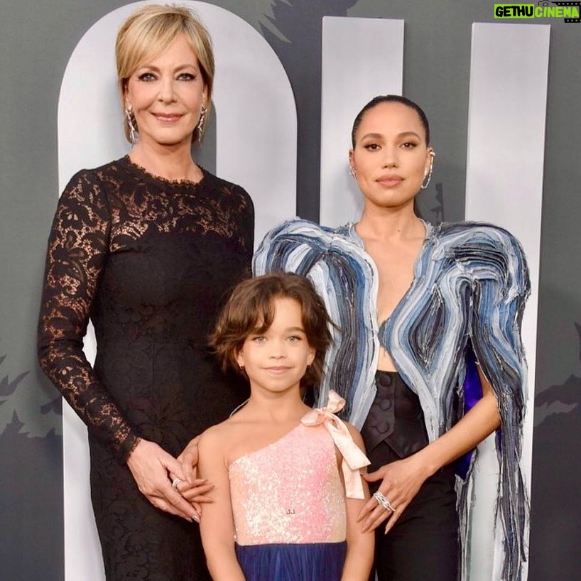 Rachel Luttrell - 748 Likes - More from last night’s red carpet with my baby❤️ ⠀
#RidleyAshaBateman #LouNetlfix #lou
⠀
⠀
⠀
⠀
#redcarpet #allisonjanney #jurneesmollett #jjabrams #loganmarshallgreen #proudmama