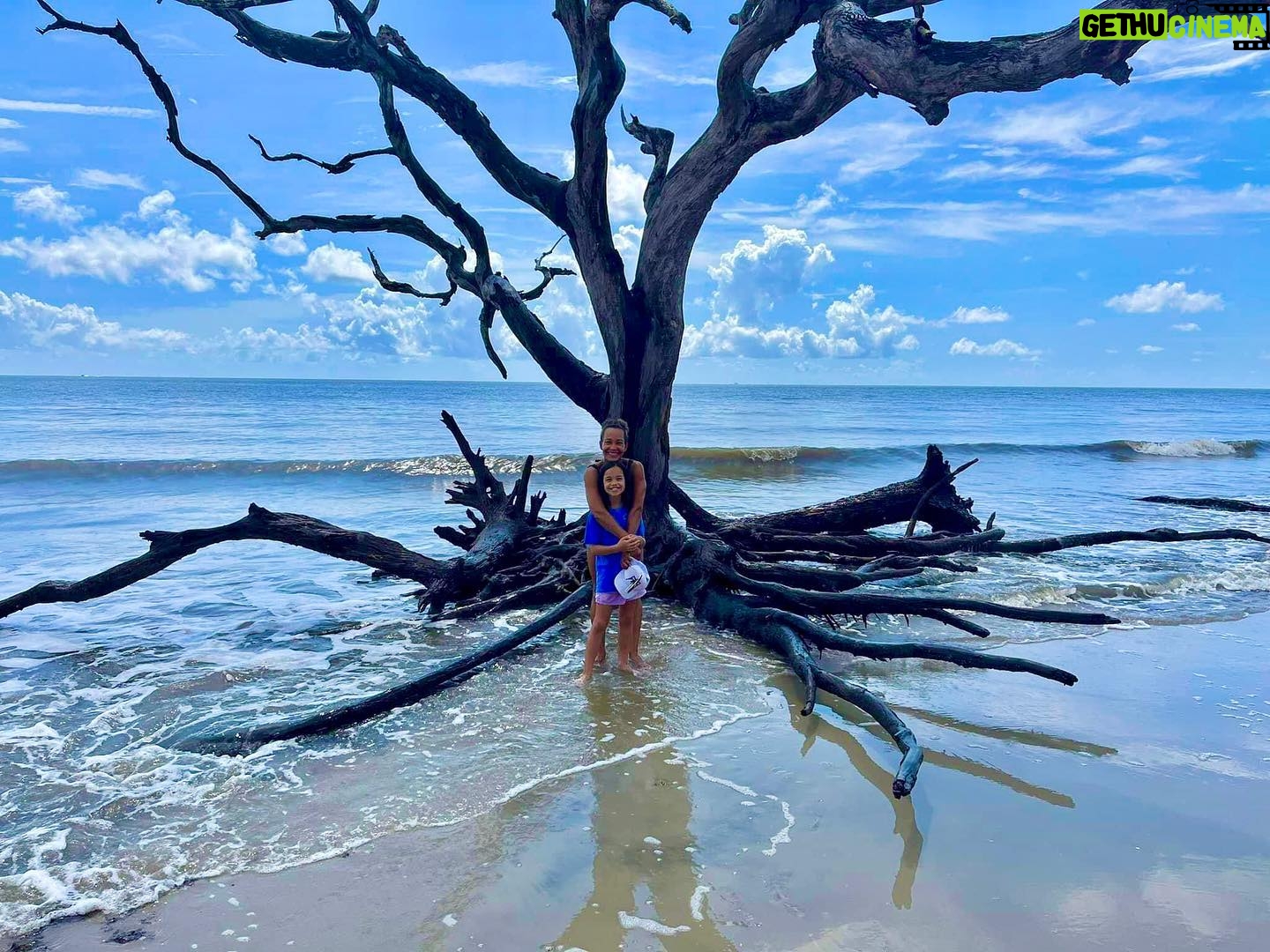 Rachel Luttrell - 819 Likes - ⠀
Hope y’all had a wonderful 4th of July long weekend! I spent mine along the beautiful Georgia coastline with my two most favorite people. Sending you all my best!⠀
⠀
⠀
⠀
⠀
#familyadventure #georgiacoast #georgiatrip #happy4th