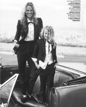 Rachel Roberts Instagram - What I would give for five minutes back here. ❤️ #takemebacktuesday 

Throwback to me and mini me….one of my favorite stories. 💙#homesweethome #wishtheycouldstaylittle 
——————————————
@marieclaireitalia by @mel.karch @lauras9226 @peterbutlerhair @sergiocorvacho @peter.mcclafferty