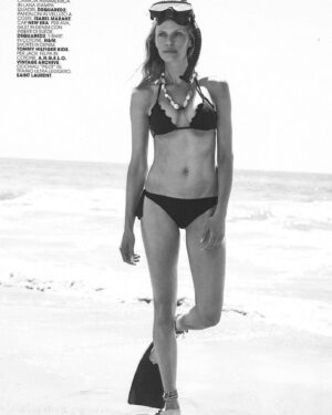 Rachel Roberts Instagram - What I would give for five minutes back here. ❤️ #takemebacktuesday 

Throwback to me and mini me….one of my favorite stories. 💙#homesweethome #wishtheycouldstaylittle 
——————————————
@marieclaireitalia by @mel.karch @lauras9226 @peterbutlerhair @sergiocorvacho @peter.mcclafferty