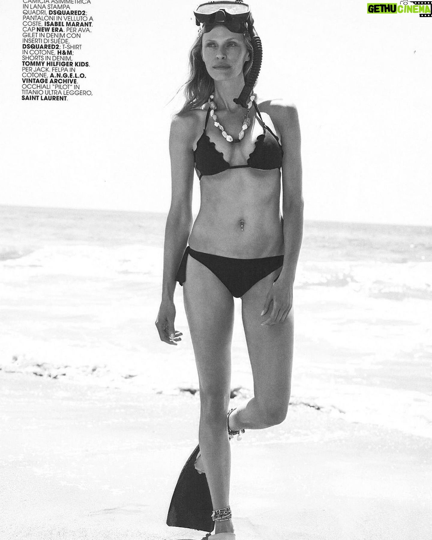 Rachel Roberts - 3.2K Likes - What I would give for five minutes back here. ❤️ #takemebacktuesday
Throwback to me and mini me….one of my favorite stories. 💙#homesweethome #wishtheycouldstaylittle
——————————————
@marieclaireitalia by @mel.karch @lauras9226 @peterbutlerhair @sergiocorvacho @peter.mcclafferty