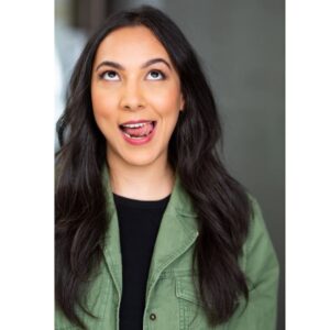 Rachel Viccaji Instagram - Here’s some Behind the Scenes from my Headshot shoot with the wonderful @ashleyrossstudios (more to come 🙃) 
Shoutout to @isabelpaganine for her great energy and on point make up skills. 🤌🏼 I’m generally uncomfortable with posing for pictures, but Ashley made it a breeze with her patience and dedication to her craft🌺