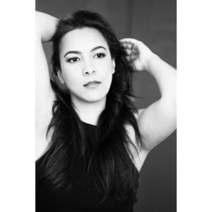 Rachel Viccaji Instagram - Long procrastinated post of BTS from my Headshot session with the radiant wizard ✨ @ashleyrossstudios 📸 and Hair and Makeup genie(ius) @isabelpaganine 💁🏻‍♀️🌺🌺 Verdict is in, my armpits smell fantastic (see last picture for reaction to this news) 😂. @nirmalamaghaniofficial love this song! 🎶