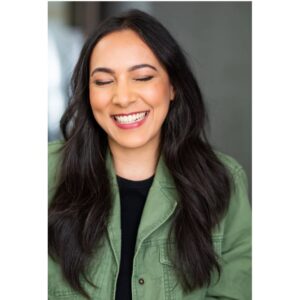 Rachel Viccaji Instagram - Here’s some Behind the Scenes from my Headshot shoot with the wonderful @ashleyrossstudios (more to come 🙃) 
Shoutout to @isabelpaganine for her great energy and on point make up skills. 🤌🏼 I’m generally uncomfortable with posing for pictures, but Ashley made it a breeze with her patience and dedication to her craft🌺