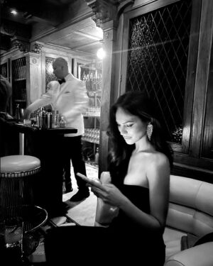 Rachelle Goulding Instagram - Pretending to be in Paris in the 1920’s 🍸