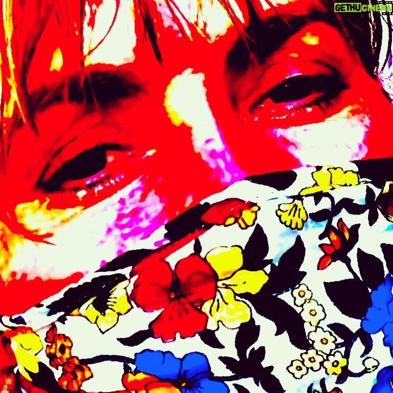 Radha Mitchell - 428 Likes - Flower mask. And a splash of red @luludharma.com
#luludharna