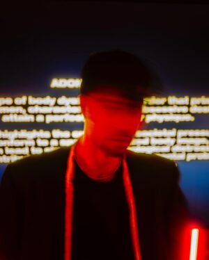 Radka Pavlovčinová Instagram - @ageofadonxs včera v pražském hotelu @andazprague odtajnil svůj klip k singlu #Overthinker. Podívejte se s námi, jak to na slavnostním odhalení probíhalo. 

#Foto @petrvagner