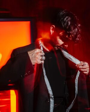 Radka Pavlovčinová Instagram - @ageofadonxs včera v pražském hotelu @andazprague odtajnil svůj klip k singlu #Overthinker. Podívejte se s námi, jak to na slavnostním odhalení probíhalo. 

#Foto @petrvagner