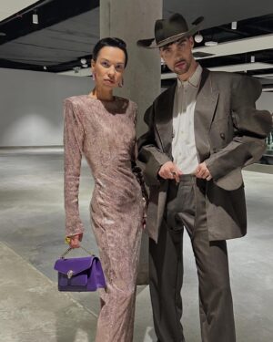 Radka Pavlovčinová Instagram - Ceny Anděl Coca-Cola 23 🤠🫦 veľké gratulky všetkým oceneným 

custom upcycled suit and dress by @ontheboat__ 
custom wings hat by @bysju 
jewelery details @princessjewellery.cz 

🤍