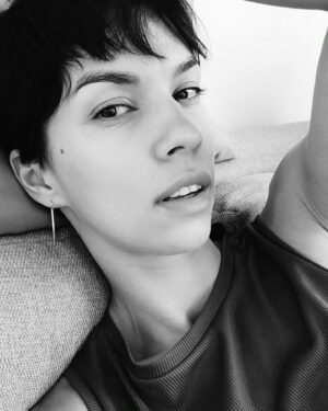Radka Pavlovčinová Instagram - Říká se, že neděle je od slova nedělání, tak to dneska poctivě dodržuju…😀👍
Ve svém chill módu se v myšlenkách vracím zpátky do minulých dnů a za ty vám patří obrovský DÍK! ❤️
Náš společný koncert s úžasnou @ewa_farna93 na @colours_cz byl jedním slovem WOW! 😍🎶🎤
Doteď vstřebávám tu neuvěřitelnou atmosféru, kterou jste nám dávkovali v obrovský míře a my jsme vám za to doufám dopřáli zážitek, který vám rozproudil krev v žilách. 🤩
Ewičce a myslím, že nejen ode mě patří ohromná poklona za to, co všechno dokázala a co jsme díky ní mohli zažít. 🙏
Když jsme stáli v zákulisí a pozorovali dav, který na nás čekal, tak jsme skoro nemohli uvěřit tomu, že se to děje… Všem nám bušilo srdce jako o závod a ukápla i slza…
No a potom to přišlo… desítkytisíc vás úžasných lidí, díky kterým jsme mohli prožít  sen…🥰
D Ě K U J E M E ! 💋
No…už budu končit…😉
Jdu dál relaxovat a pustit si nějakou oddechovku… Nějaké tipy? 😜📺
Posílám pusu a mějte se krásně…😘