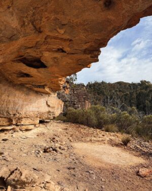 Rae Johnston Instagram - Braved the wind (see the last video 😂) to explore Darug and Gundungurra country today - ridgeline views, secret caves, worm fossils, and DID I MENTION THE WIND?! 

#lockleyspylon #darugcountry #gundungurracountry #bluemountains #hiking