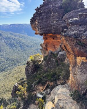 Rae Johnston Instagram - Braved the wind (see the last video 😂) to explore Darug and Gundungurra country today - ridgeline views, secret caves, worm fossils, and DID I MENTION THE WIND?! 

#lockleyspylon #darugcountry #gundungurracountry #bluemountains #hiking