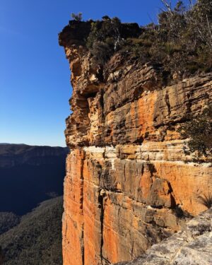 Rae Johnston Instagram - Beautiful day to visit Hanging Rock 🤎 

#darugcountry showing off this morning!

#bluemountains #hiking #hangingrock
