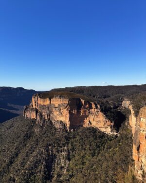 Rae Johnston Instagram - Beautiful day to visit Hanging Rock 🤎 

#darugcountry showing off this morning!

#bluemountains #hiking #hangingrock