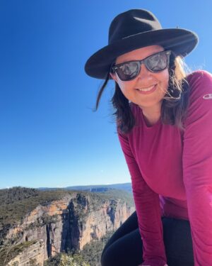 Rae Johnston Instagram - Beautiful day to visit Hanging Rock 🤎 

#darugcountry showing off this morning!

#bluemountains #hiking #hangingrock