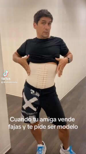 Rafael Araneda Instagram - Las Que quieran mi cintura, contactar a @anapatriciatv Se Han reído mucho de mi en TikTok con este vídeo, así que lo dejo acá también para alegrar el miércoles.