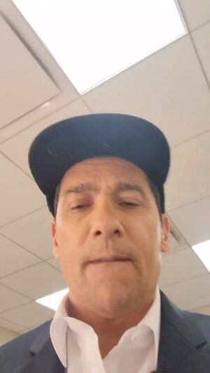 Rafael Araneda Instagram - Muchas preguntas sobre mi gorro, y si! Tiene parlantes 🎶 Me lo regalo el gran @antonioborjas mas conocido como el versátil