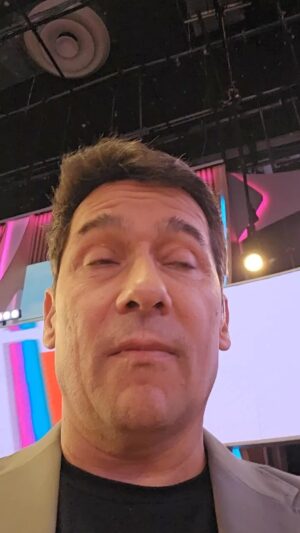 Rafael Araneda Instagram - Que dicen? La llevamos a @enamorandonosusa para que encuentre el amor?