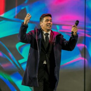 Rafael Araneda Instagram - 45 años de @teleton_chile finalizan de la mejor forma!!! Superando la meta de forma extraordinaria !!! Chile no defraudó!!! Vamos Chilenos 🇨🇱❤️