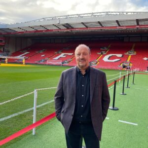 Rafael Benítez Instagram - Intensa jornada de medios en Anfield. Siempre es un placer volver al lugar donde guardo mis mejores recuerdos, reencontrarme con viejos amigos y hablar sobre fútbol. YNWA

Busy media day at Anfield! A pleasure, as always, to come back to a place full of great memories and to meet with old friends and talk about football. YNWA
