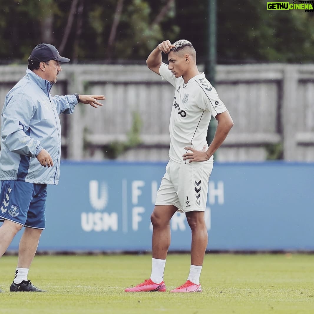 Rafael Benítez - 8.8K Likes - Working hard to be ready for our first PL match against Southampton
#EvertonFC #PremierLeague #southamptonfc #Training #Ready