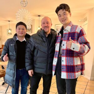 Rafael Benítez Instagram - Happy to see Ki, my ex-player, and Lee, and to have spoken to Ki about the studies he’s currently doing to become a manager! A lovely chat ☕️

Estuvo muy bien ver a mi ex-jugador Ki, y a Lee. Charlamos sobre el curso que está haciendo para ser entrenador. Fue una tarde muy entretenida e interesante.