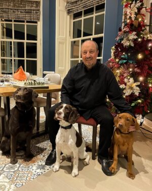 Rafael Benítez Instagram - Merry Christmas 🎄 Hope everyone is having a great day! 

Feliz Navidad 🎄 Espero que tengáis un buen día!