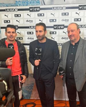 Rafael Benítez Instagram - El 𝗺𝗮𝗲𝘀𝘁𝗿𝗼 y su 𝗽𝘂𝗽𝗶𝗹𝗼 🤝 🩵

#ValenciaCelta #RafaBenítez #RubénBaraja #RCCelta #LALIGAEASPORTS