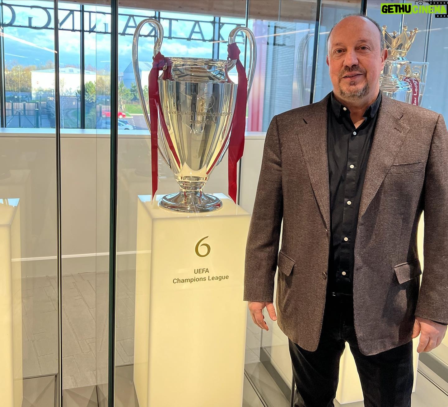Rafael Benítez - 5.9K Likes - Lovely visit to the Axa Training Centre before the LFC Legends match ⚽️ @thelfcfoundation #lfc