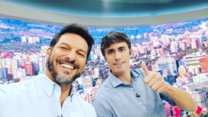 Rafael Cavada Instagram - Primera vez que nos toca compartir una transmisión en estudio junto a @robertocox.
Un gustazo.