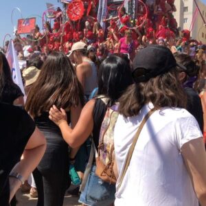 Rafael Cavada Instagram - Registro de la #Marcha8M realizado por quien me acompaña en la vida, madre de mis hijos: Fiorella.