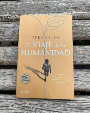 Rafael Cavada Instagram - Me llegó este tremendo libro de @planetadelibroscl, una gran recomendación para los que siempre han sentido esa ávida curiosidad sobre el desarrollo de nuestra especie. 

Empecé a leer este libro, y  me llamó la atención que nos ofrece un extraordinario recorrido que va desde el Big Bang de las civilizaciones, llegando al misterio del crecimiento y la desigualdad en el mundo. Si les interesan estos temas, Galor aborda esta gran empresa titánica, en un texto interesante, ameno y muy asequible al lector. 

El autor #OdedGalor logra convertir su libro en una narración llena de sorpresas. La trama se vuelve un ingenioso rompecabezas con profundas reflexiones que logran conducirnos a una comprensión de nuestra historia y nos hace cuestionar la prosperidad de nuestra especie y su supervivencia. 

Además, encontrarán un análisis que incluye temas fundamentales para nuestros días:  educación, tolerancia y una mayor igualdad de género. 

Les dejo esta gran recomendación, y ojo, que es considerado el ensayo más importante del año. 

 

Si les tincó, lo pueden encontrar en @buscalibre, @antarticalibros, @feriachilenadellibro y otras librerías y tiendas digitales. #CreemosEnLosLibros