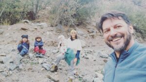 Rafael Cavada Instagram - Paseo recibiendo la lluvia con toda la tribu 🌧️