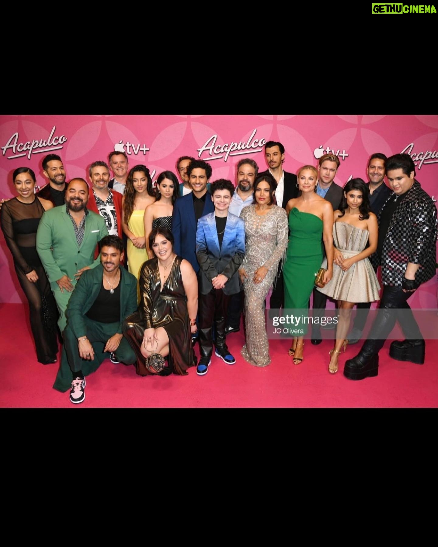 Rafael Cebrian - 7.7K Likes - -
we had a premiere
we had a lot of fun
I love this show and everyone involved in it
Gracias infinitas