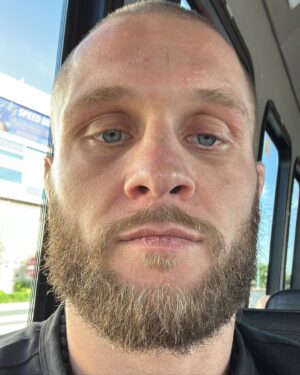 Rafael Fiziev Instagram - 🙋🏼‍♂️ 

Давайте описание под каждую😅