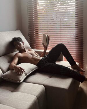 Rafael Gevú Instagram - Resumo da semana… 🌧☕️📚